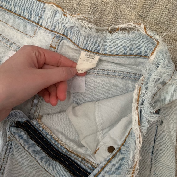 Vintage Orange Tab Light Wash Levi’s Jean Shorts - Picture 3 of 7